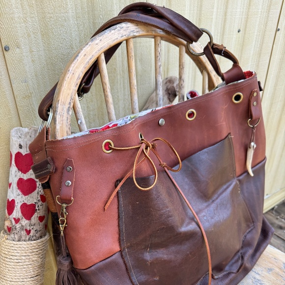 Giant Leather Bag - Picture 1 of 7
